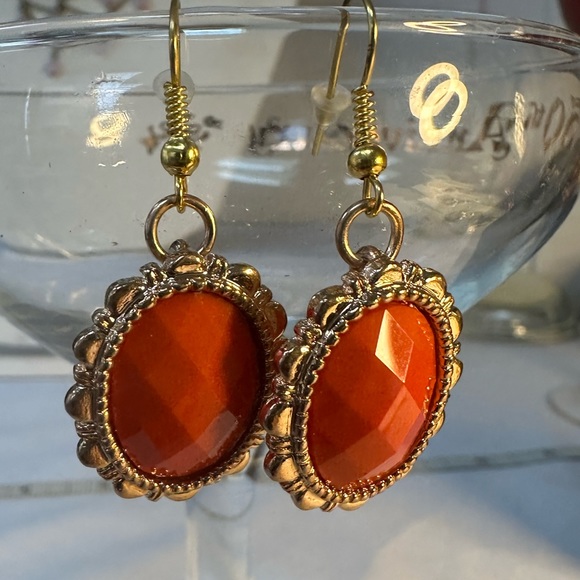 Orange and goldtone drippy earrings - Picture 2 of 4